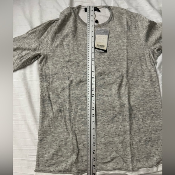 NWT classic-fit, long-sleeve crew neck, double-layer cotton wool blend fabric. - Picture 2 of 8